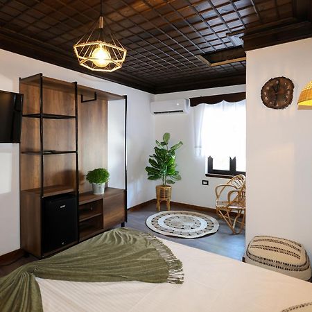 Ador Boutique Hotel 베라트 외부 사진