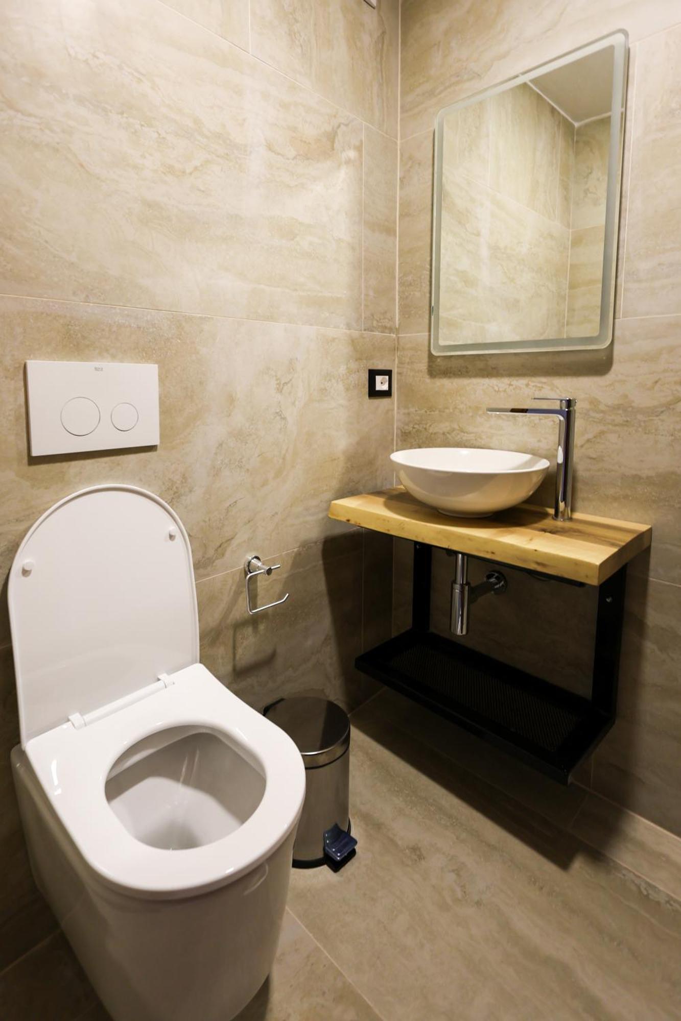 Ador Boutique Hotel 베라트 외부 사진