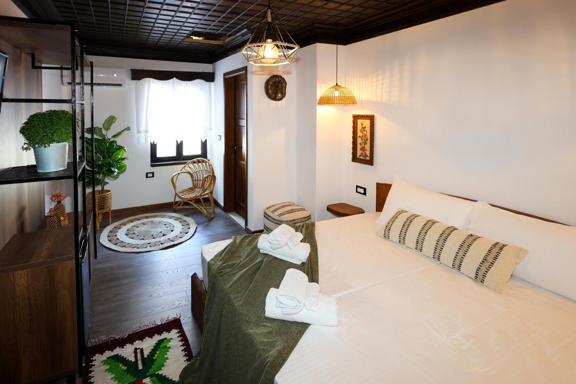 Ador Boutique Hotel 베라트 외부 사진
