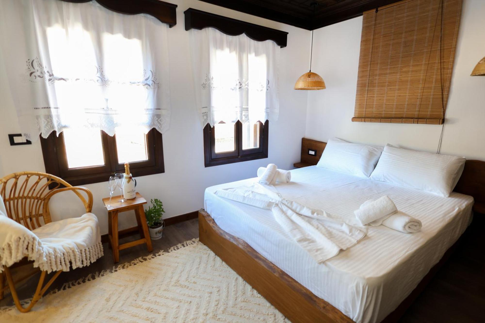 Ador Boutique Hotel 베라트 외부 사진
