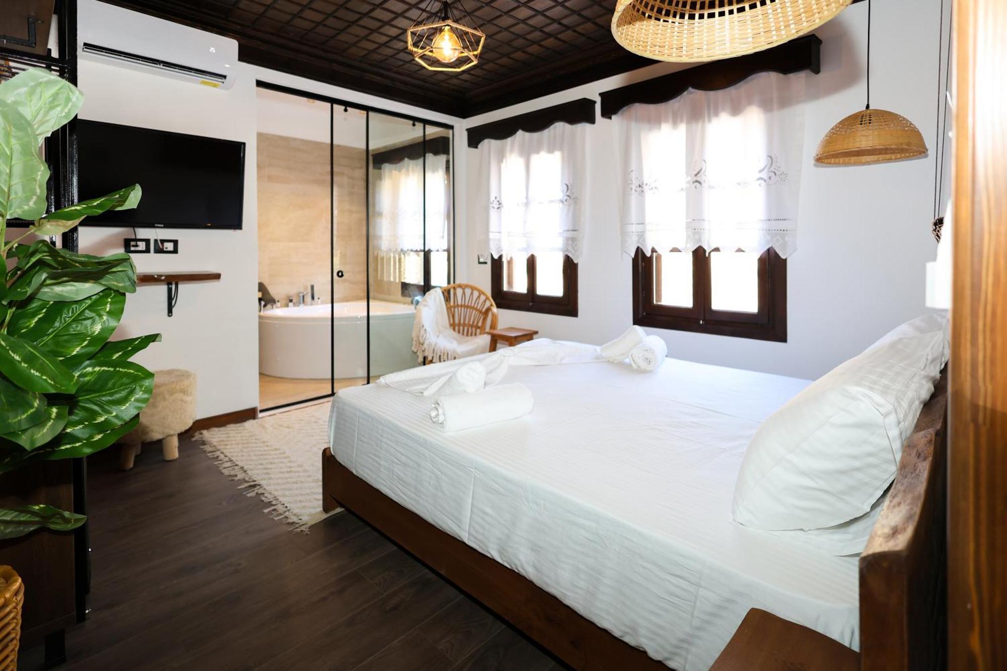 Ador Boutique Hotel 베라트 외부 사진