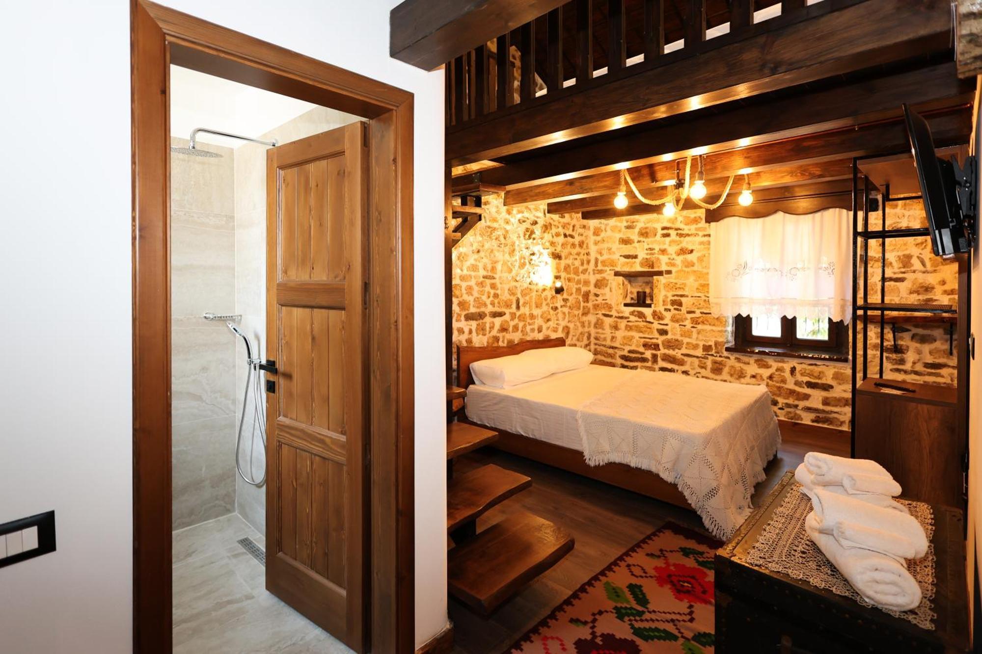 Ador Boutique Hotel 베라트 외부 사진