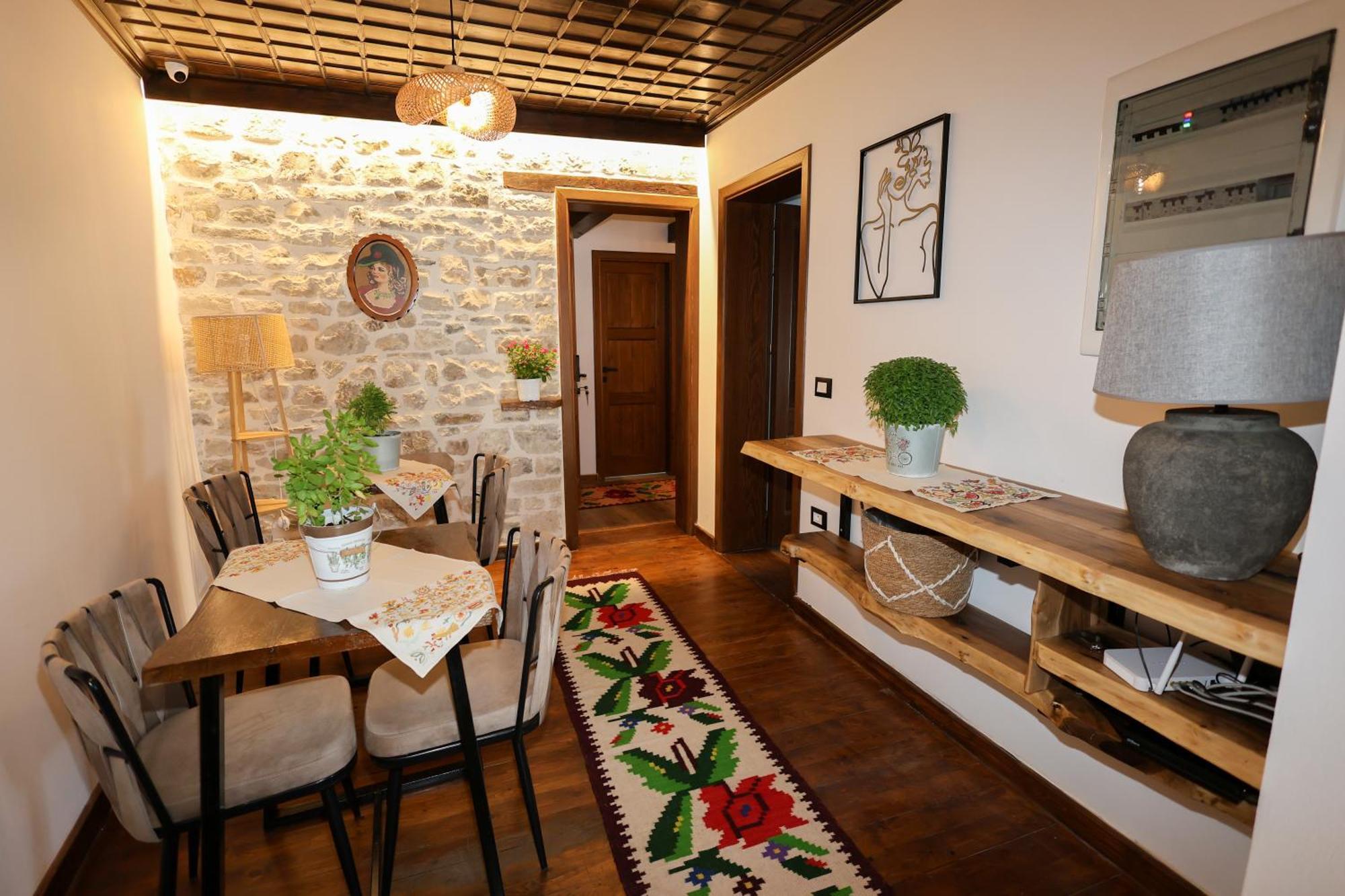 Ador Boutique Hotel 베라트 외부 사진