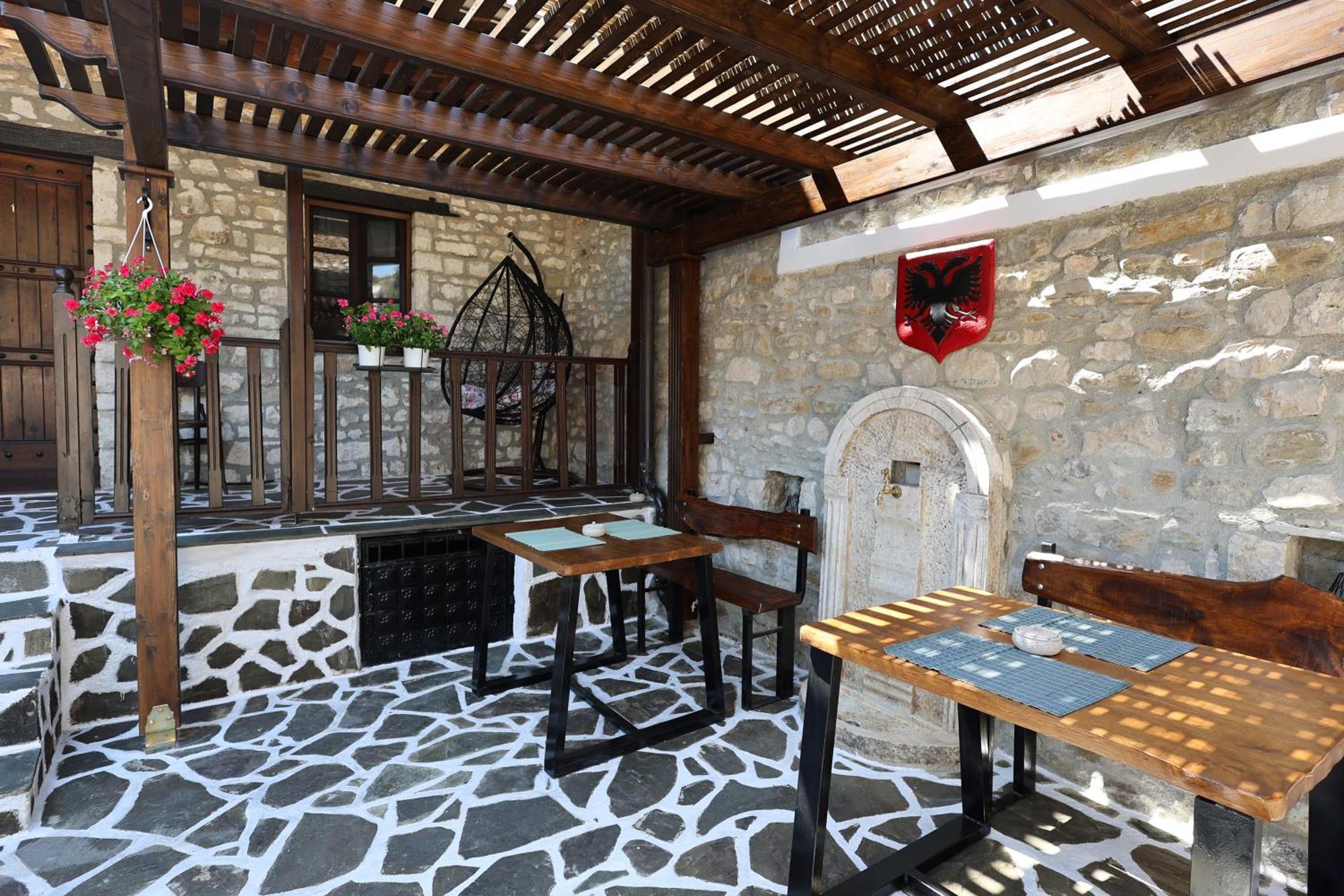 Ador Boutique Hotel 베라트 외부 사진
