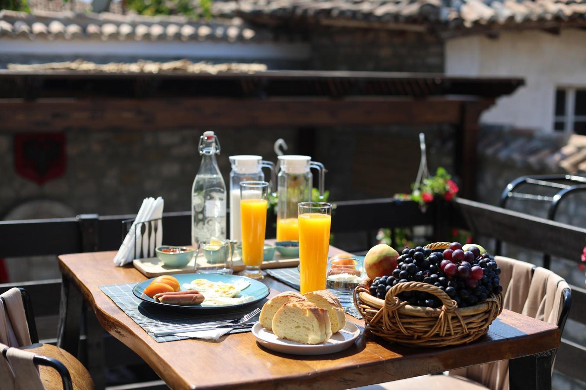 Ador Boutique Hotel 베라트 외부 사진