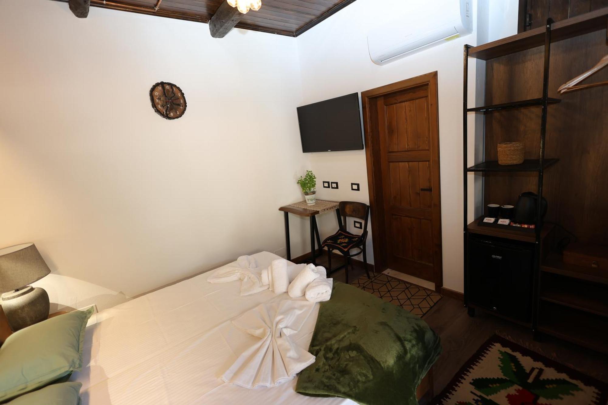 Ador Boutique Hotel 베라트 외부 사진