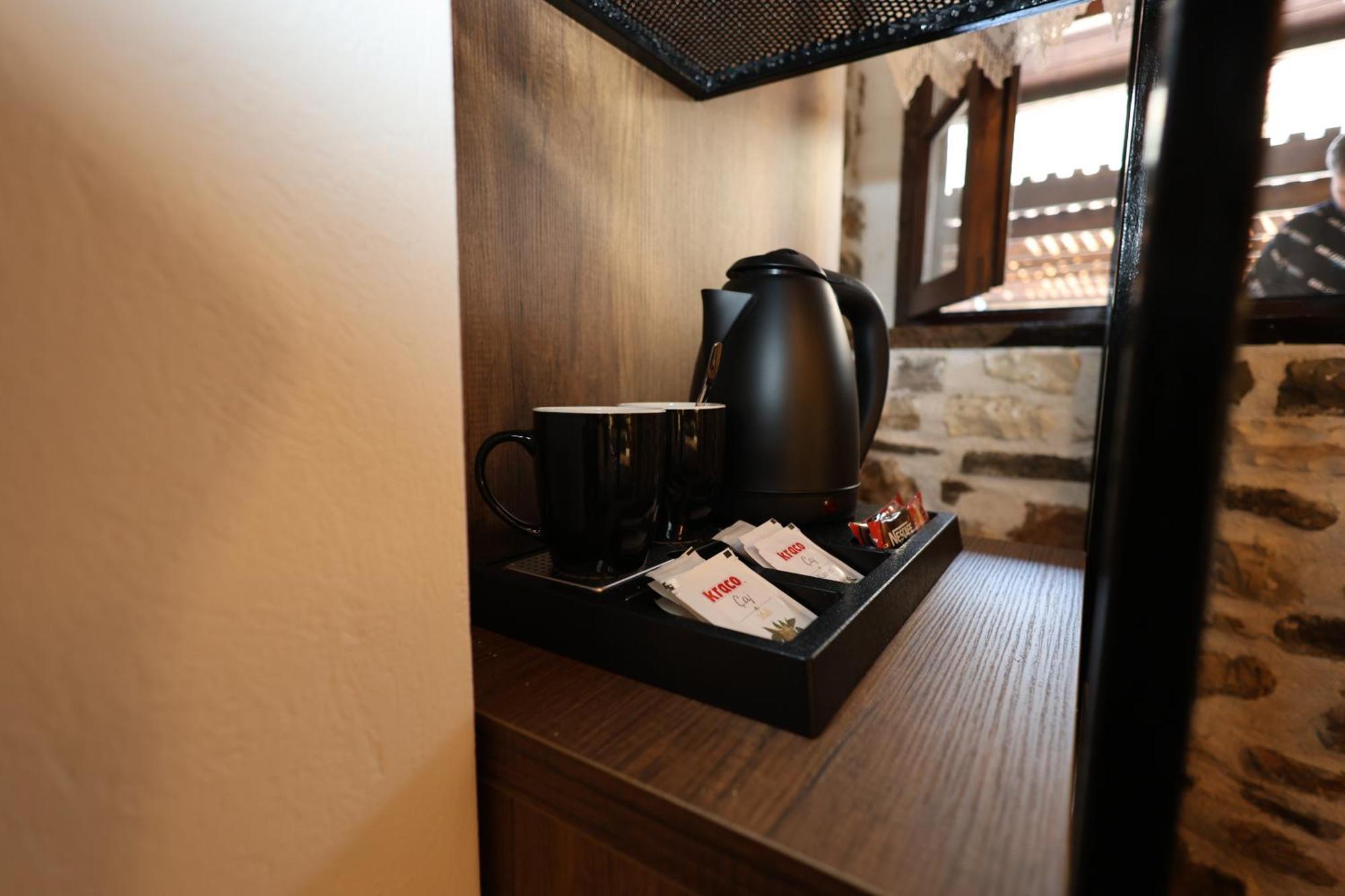 Ador Boutique Hotel 베라트 외부 사진