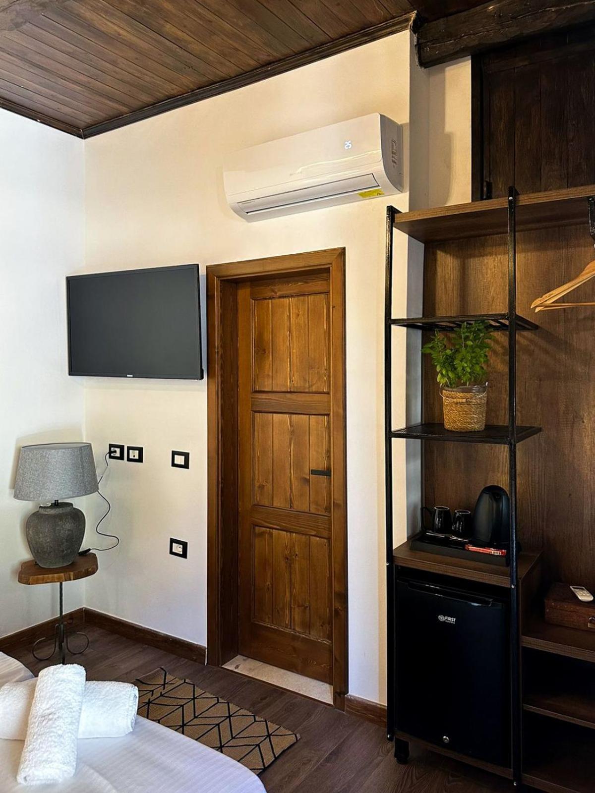 Ador Boutique Hotel 베라트 외부 사진