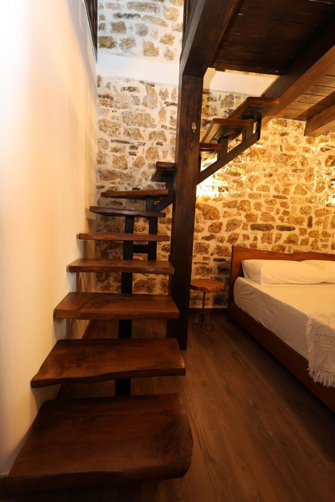 Ador Boutique Hotel 베라트 외부 사진