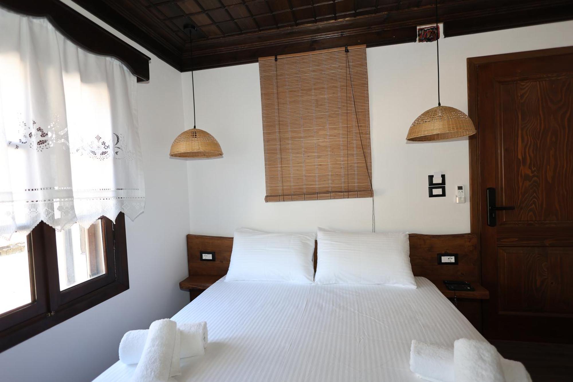 Ador Boutique Hotel 베라트 외부 사진