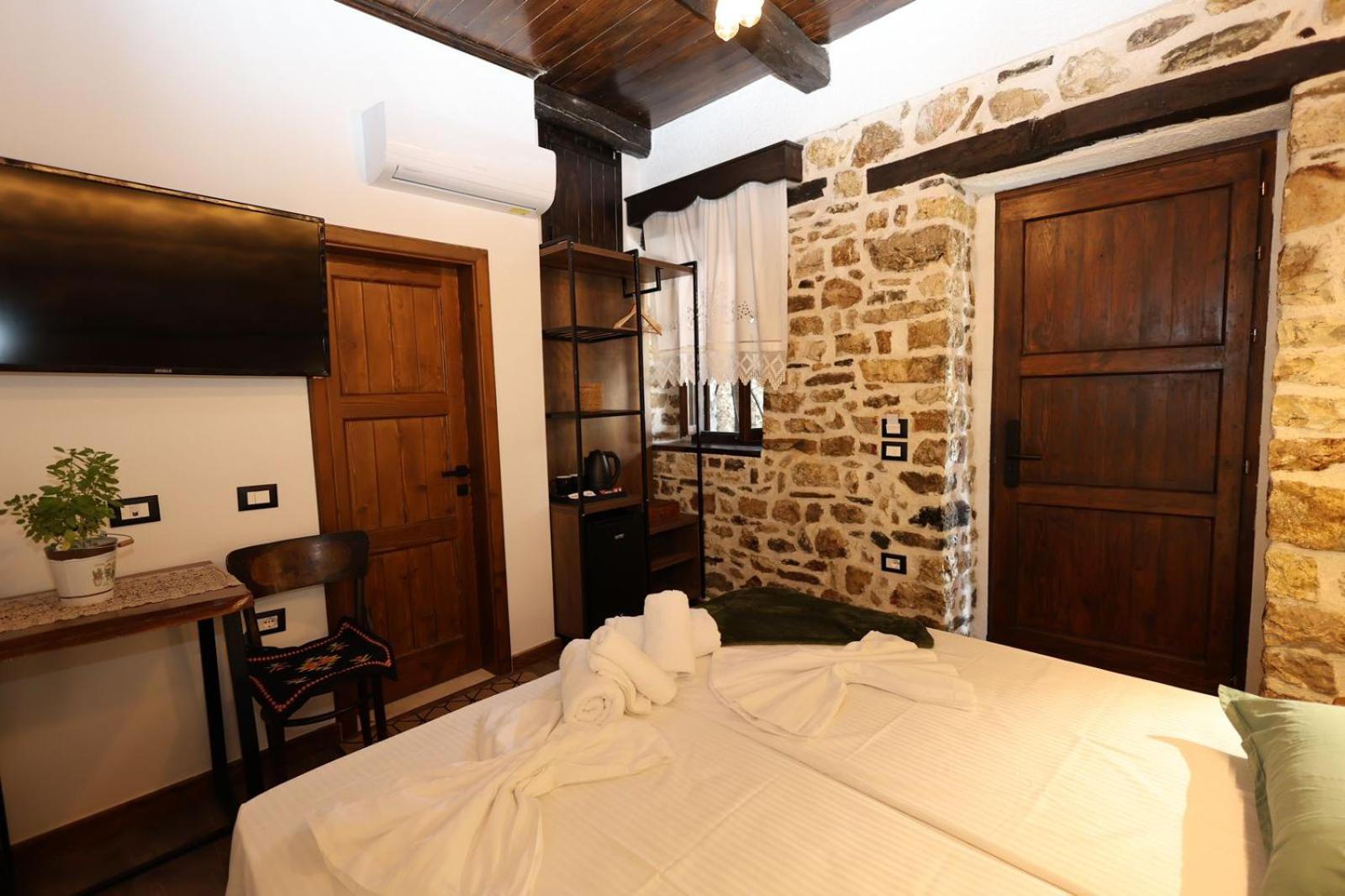 Ador Boutique Hotel 베라트 외부 사진