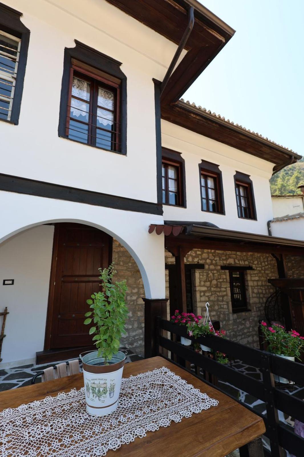 Ador Boutique Hotel 베라트 외부 사진