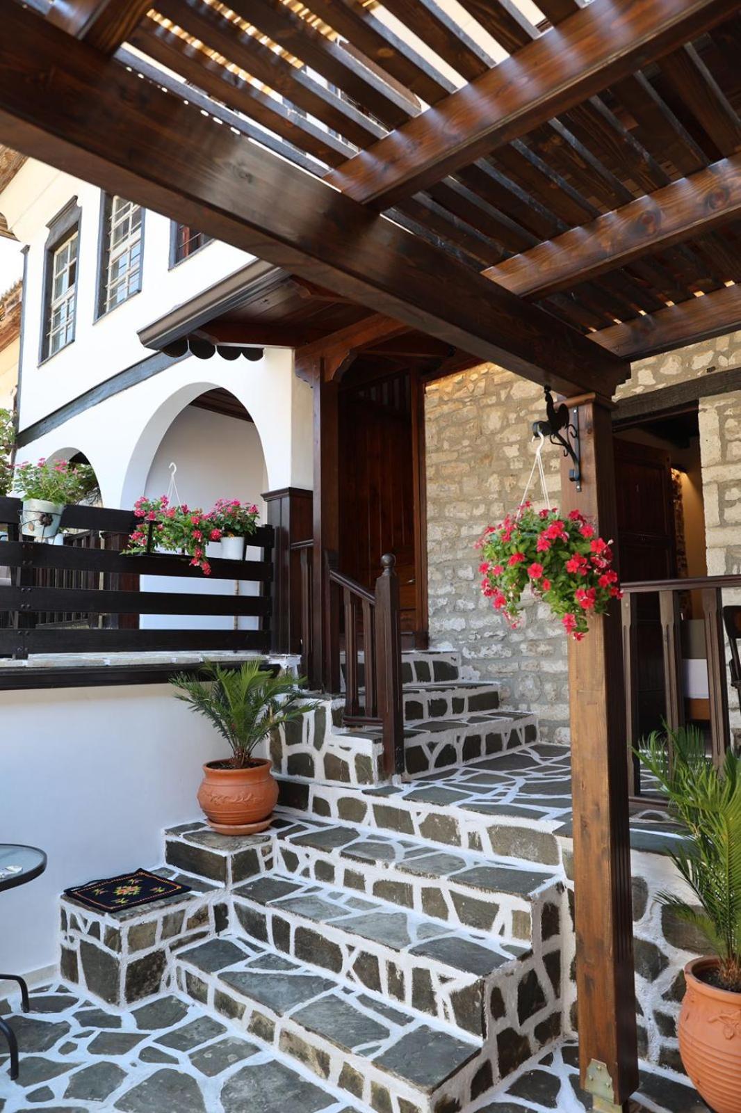 Ador Boutique Hotel 베라트 외부 사진