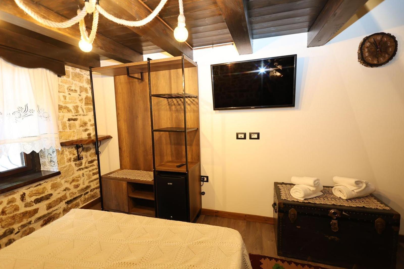 Ador Boutique Hotel 베라트 외부 사진