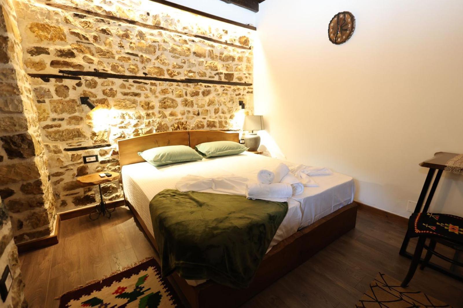 Ador Boutique Hotel 베라트 외부 사진