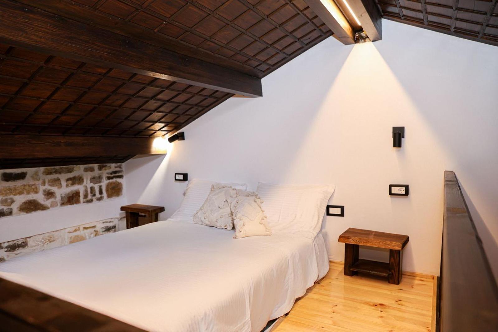 Ador Boutique Hotel 베라트 외부 사진