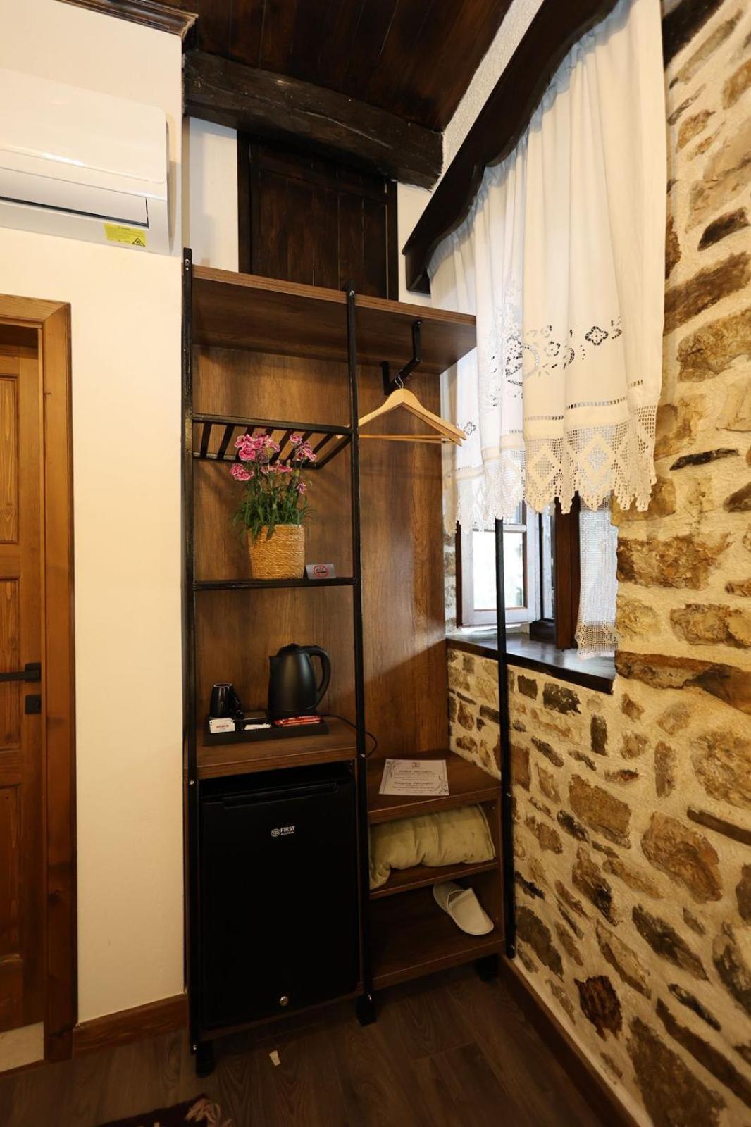 Ador Boutique Hotel 베라트 외부 사진