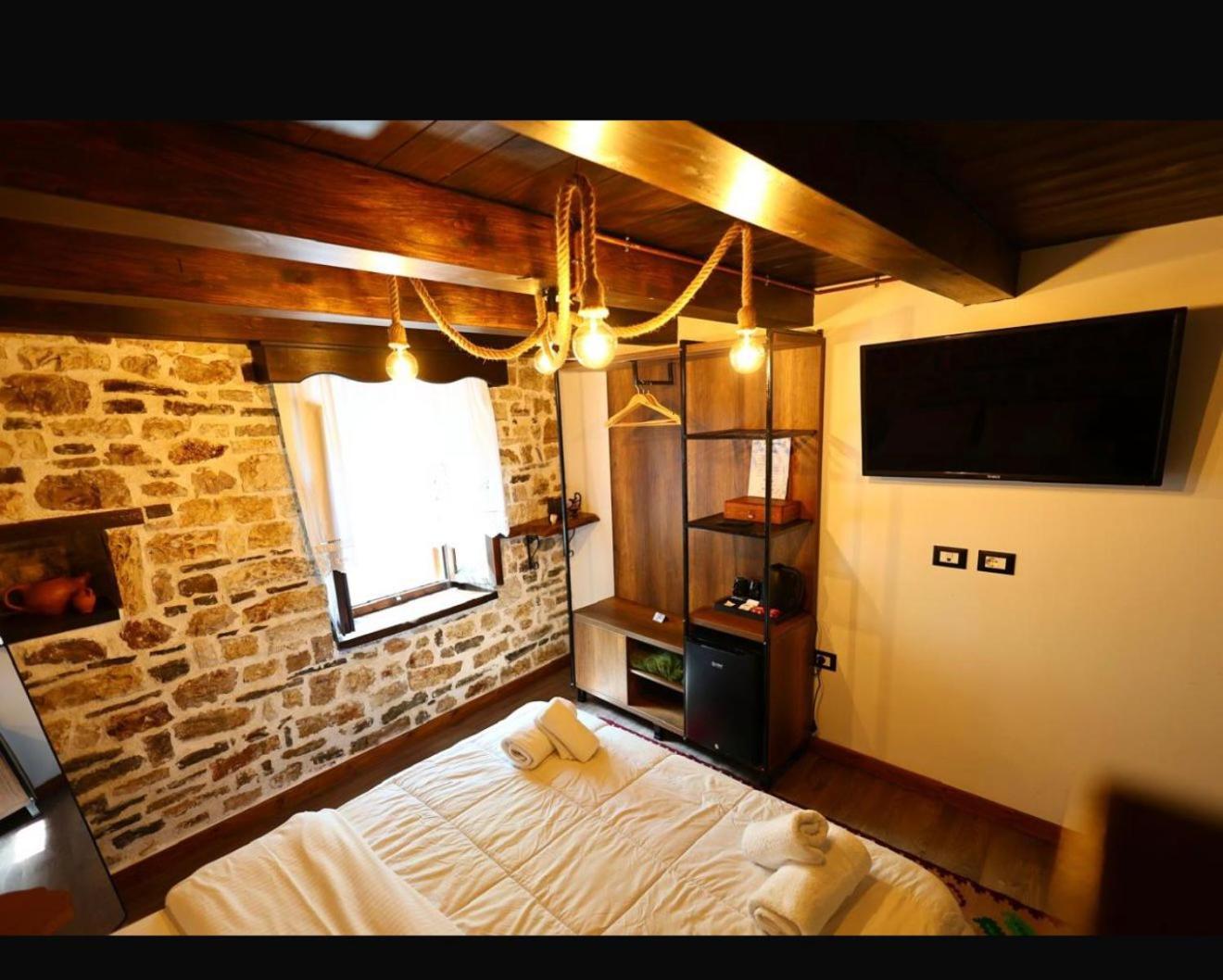 Ador Boutique Hotel 베라트 외부 사진