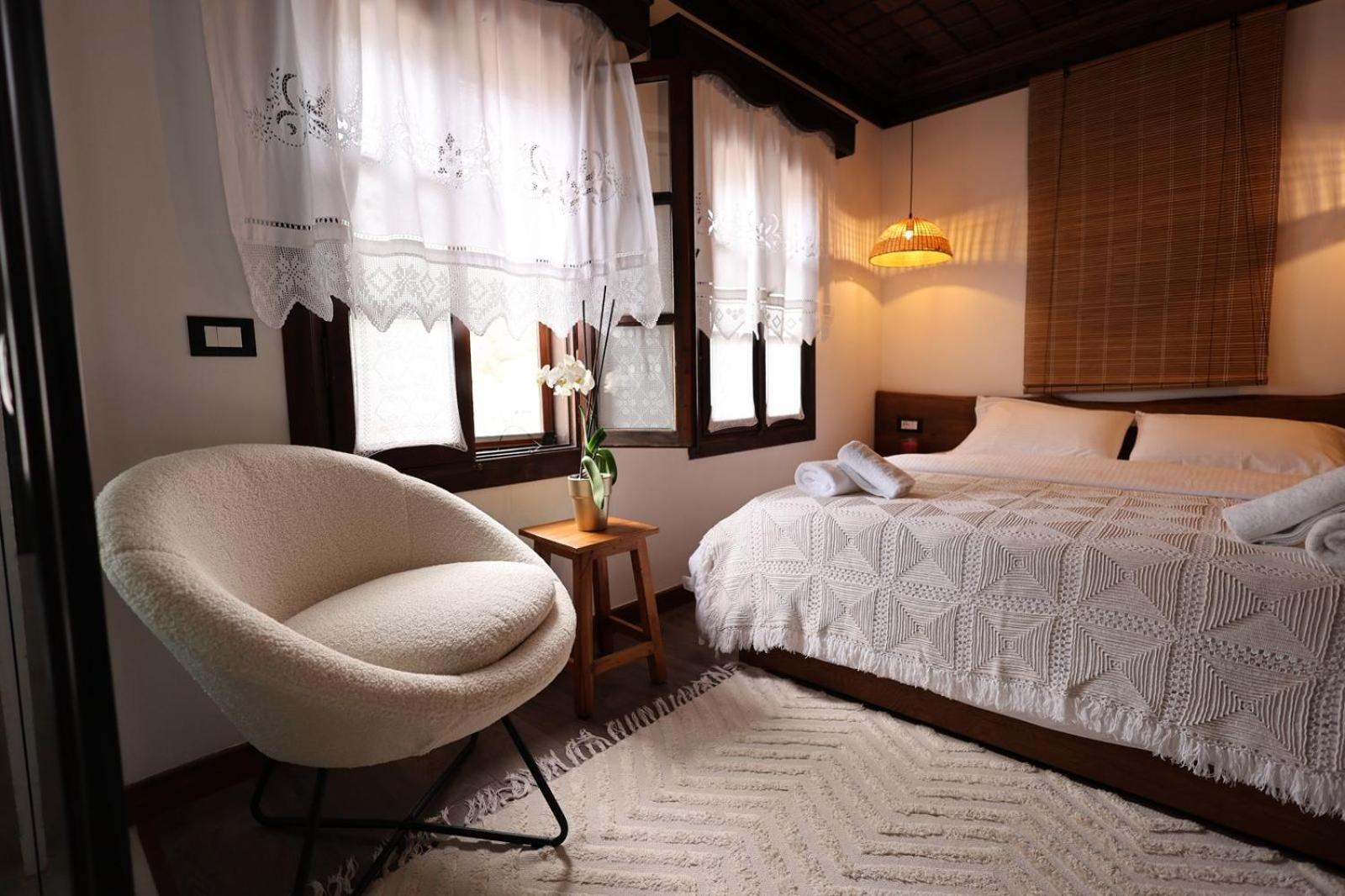 Ador Boutique Hotel 베라트 외부 사진