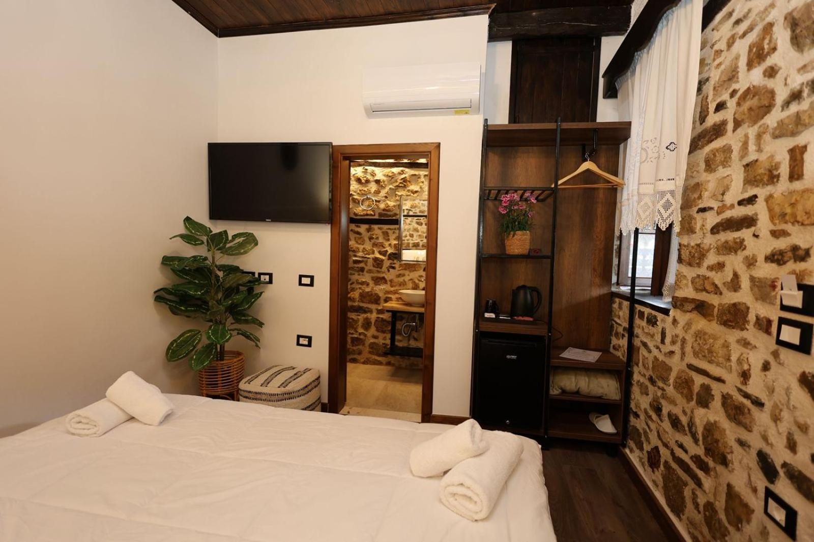 Ador Boutique Hotel 베라트 외부 사진