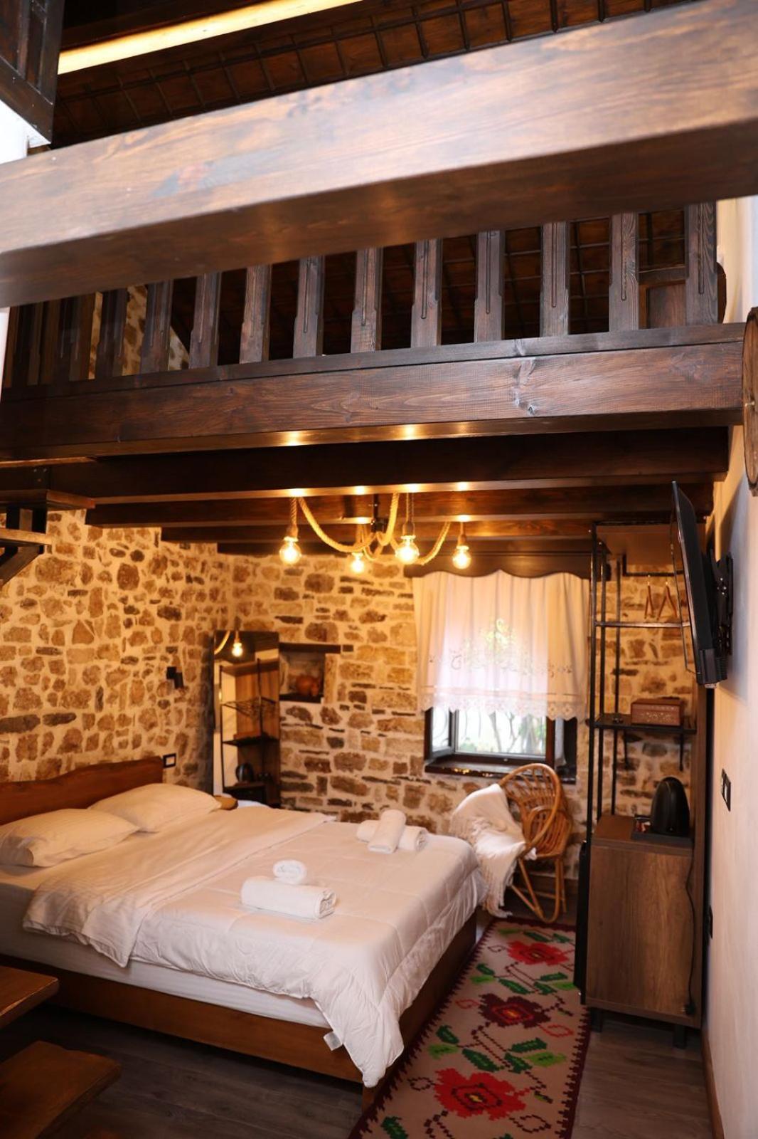 Ador Boutique Hotel 베라트 외부 사진