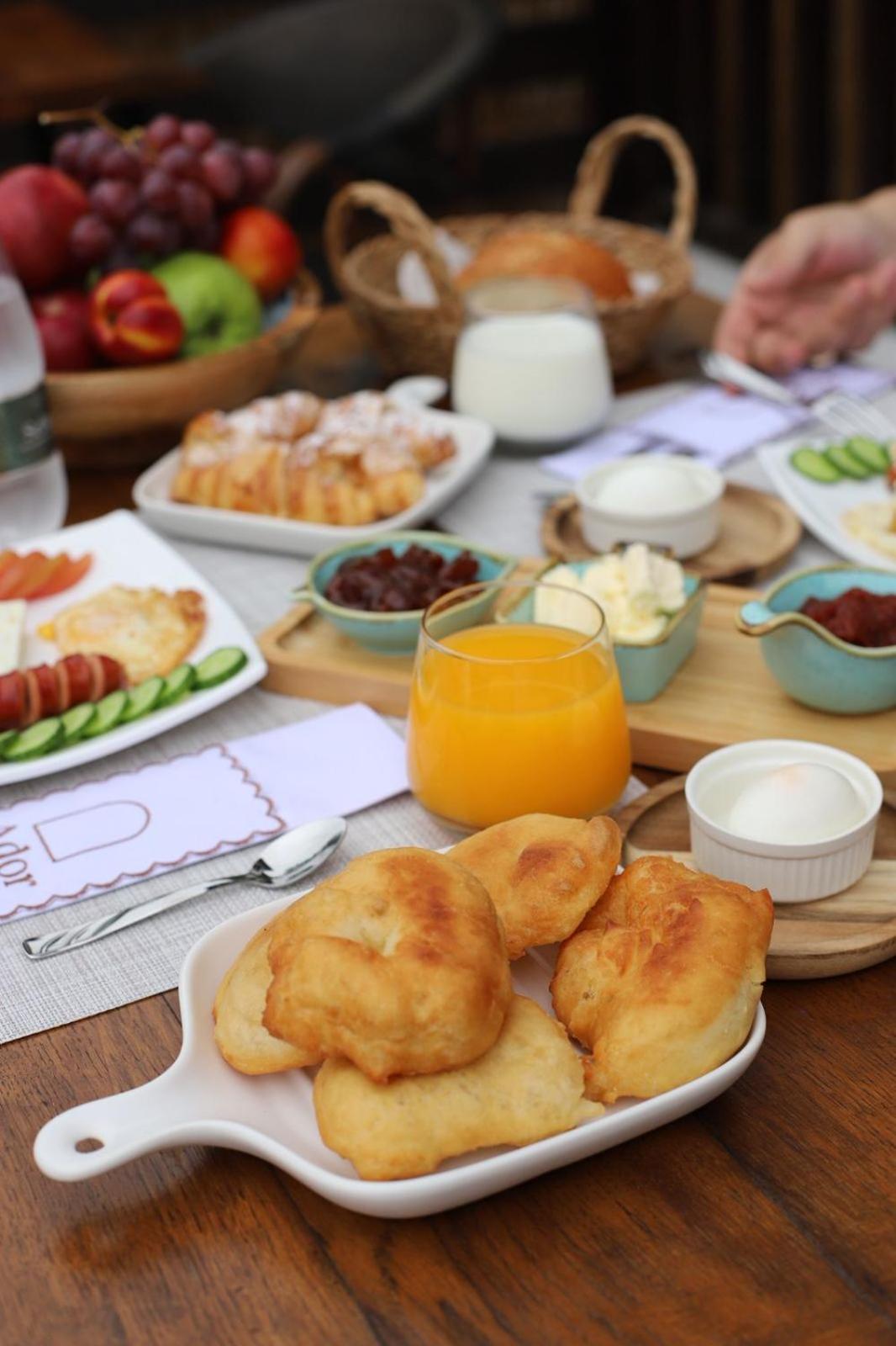 Ador Boutique Hotel 베라트 외부 사진