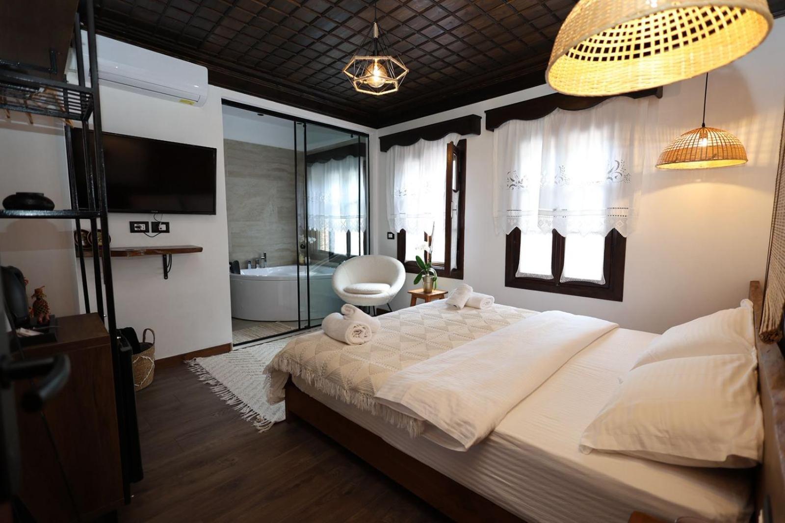 Ador Boutique Hotel 베라트 외부 사진