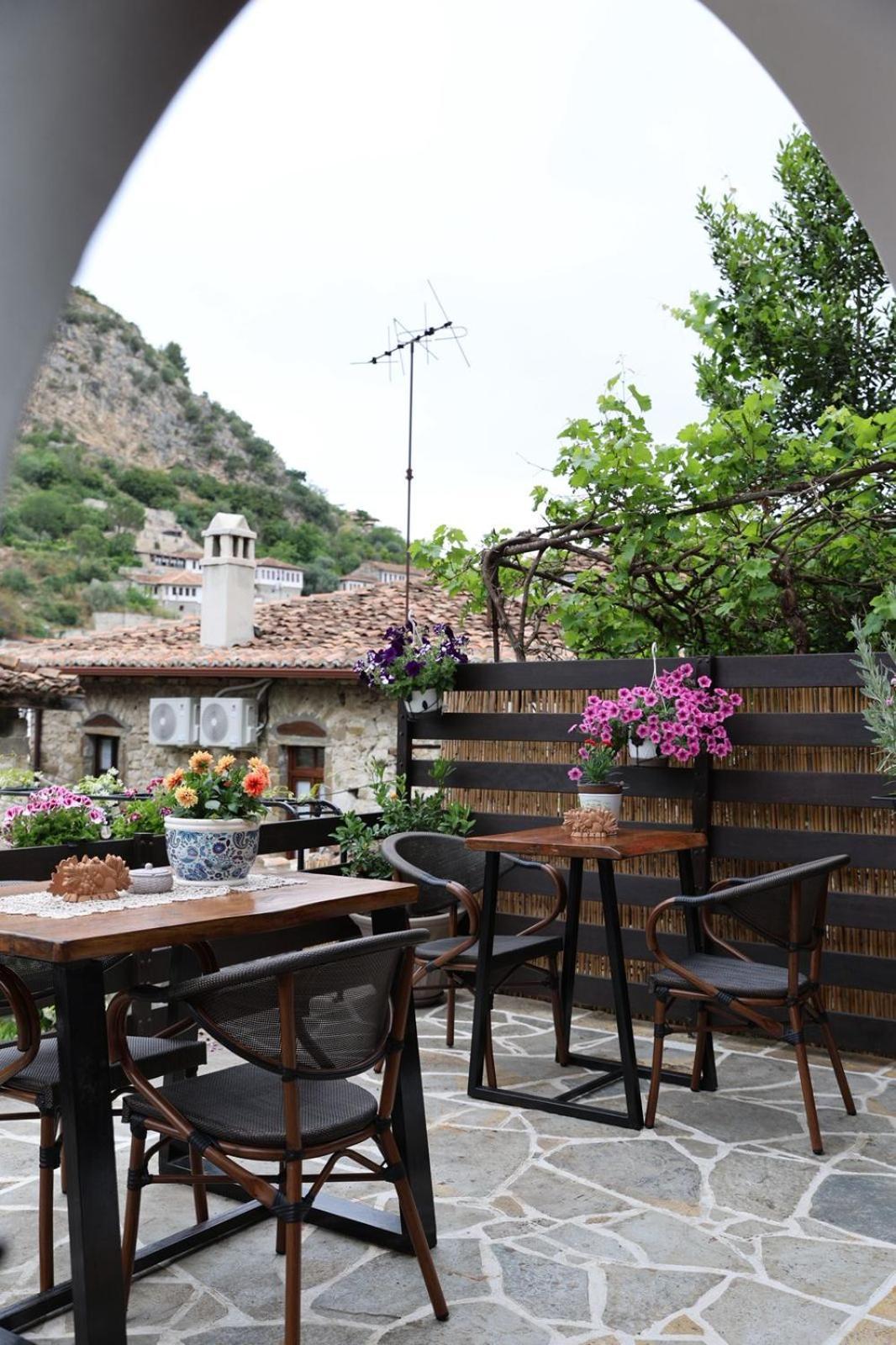 Ador Boutique Hotel 베라트 외부 사진
